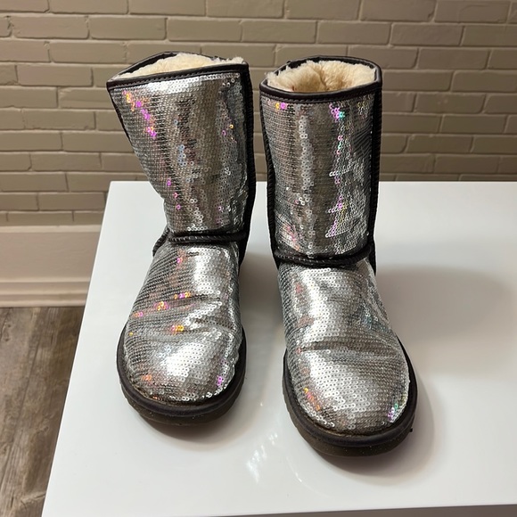 Silver sparkly Ugg boots size 8 - Picture 1 of 8